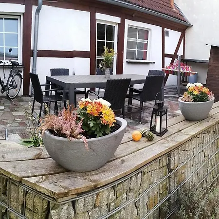 아파트 Schoene Grosse Wohnung, Terrasse, Kamin, Parkplatz, 2 Schlafzimmer 그라이프스발트