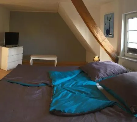 Schoene Grosse Wohnung, Terrasse, Kamin, Parkplatz, 2 Schlafzimmer 아파트 그라이프스발트